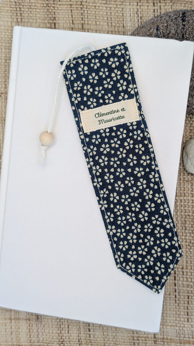 Marque-page rectangulaire en tissu, avec perle en bois - Collection "Myosotis bleu"