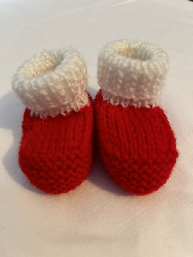 7074. Newborn Santa booties