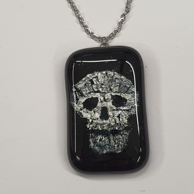 Black and silver skull 2 pendant NEW 