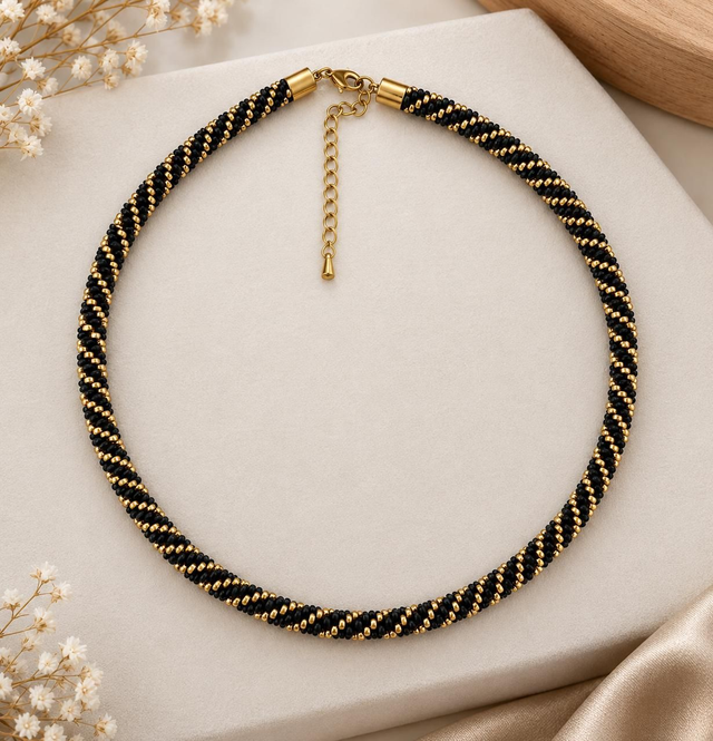 Collier spirale noir & or en perles Miyuki