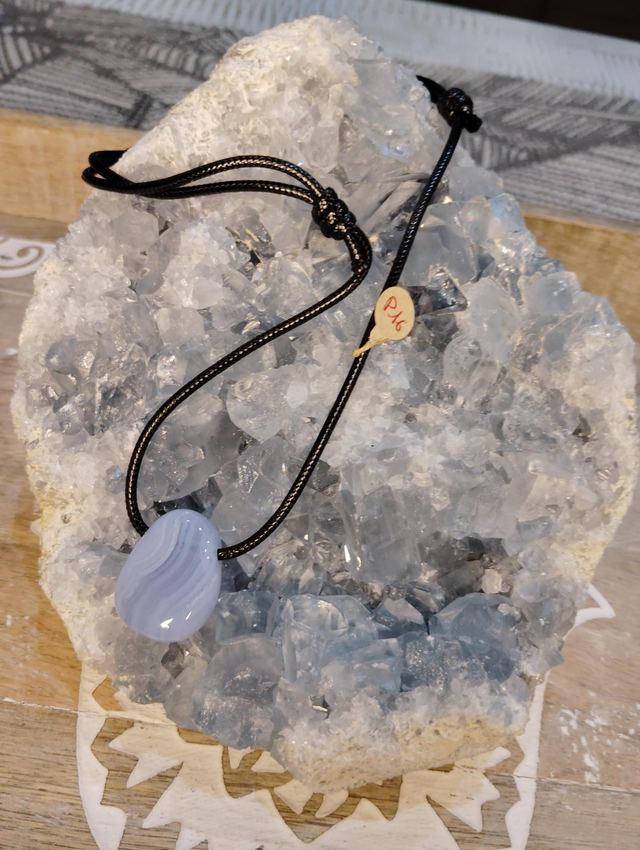 P16-Pendentif calcédoine 