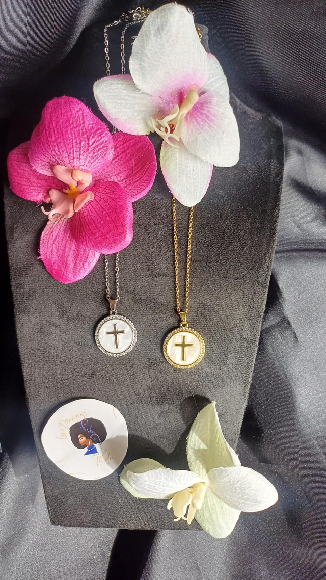 Collier croix Nacré 