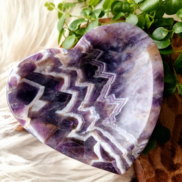 Dream Amethyst Large Heart Bowl 600g