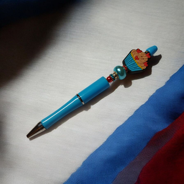 Stylo perles bleu rouge