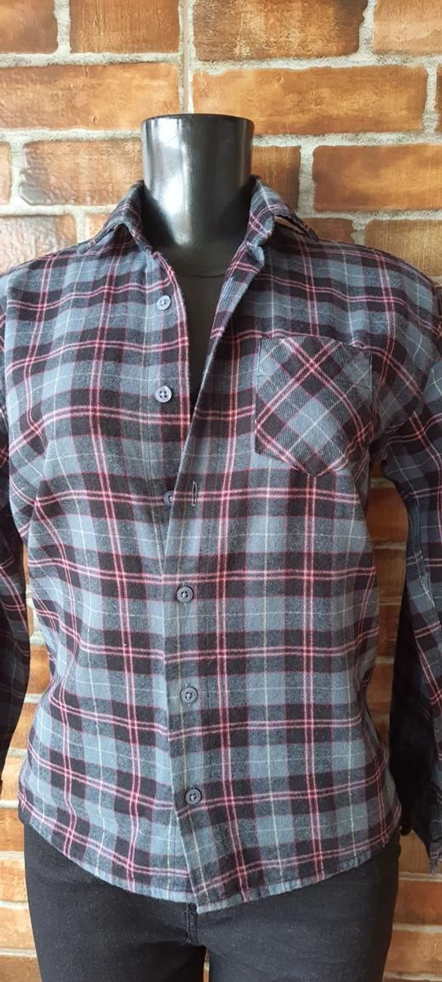 Blusa Quadriculada, T/38, Manga Longa, OBS: Usada Super Conservada 