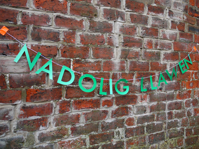NADOLIG LLAWEN letter banner