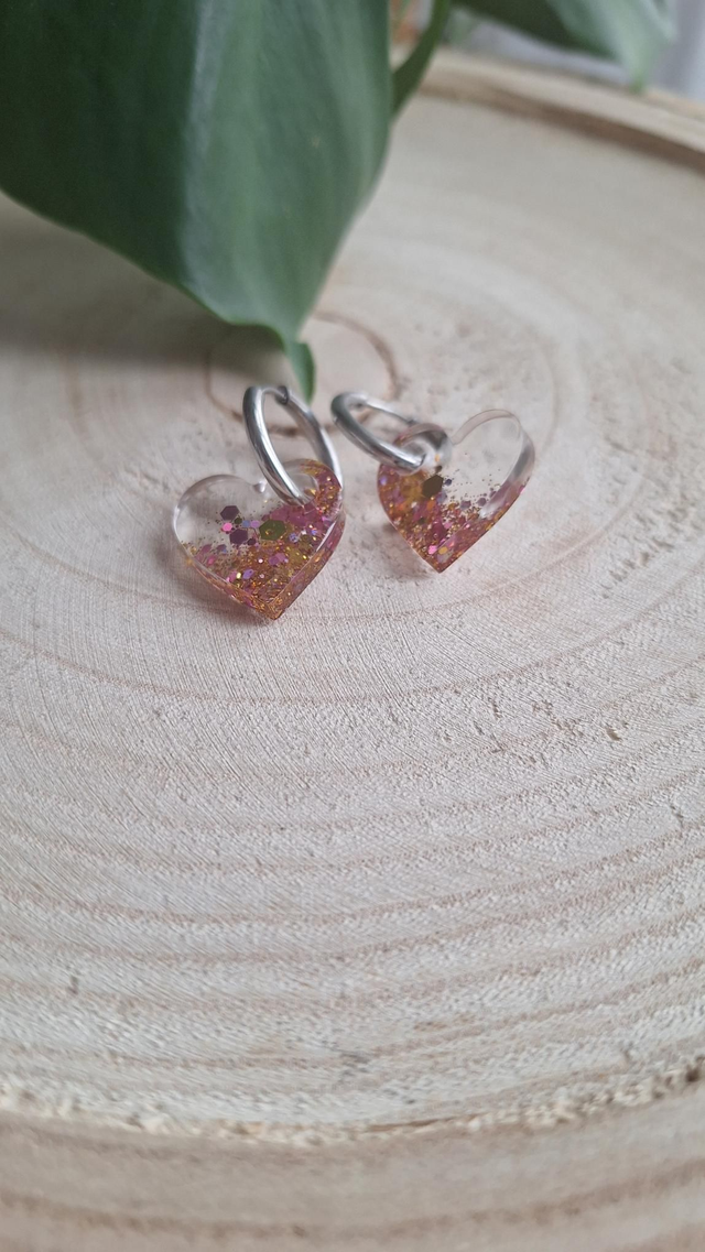 Créoles argentées cœurs paillettes roses/dorées