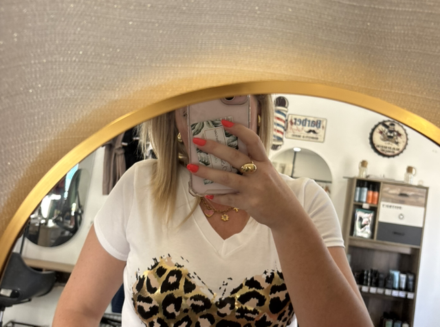 T-shirt blanc avec cœur léopard