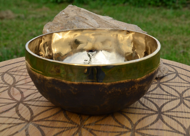 Bol Tibétain Ishana noir et or 725-825gr