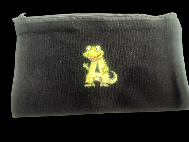 Kleine Tasche mit Buchstabe