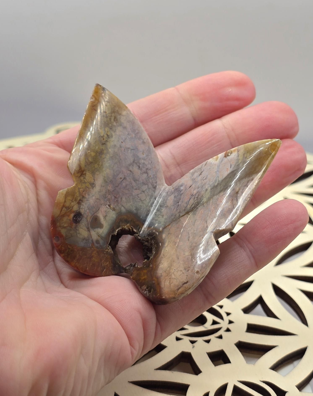 Calcédoine violette papillon