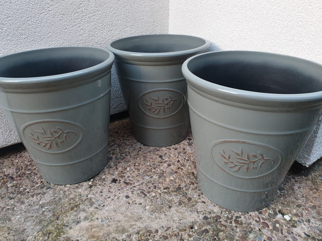 Medium Olive Hard Plastic Patio Planter - Grey