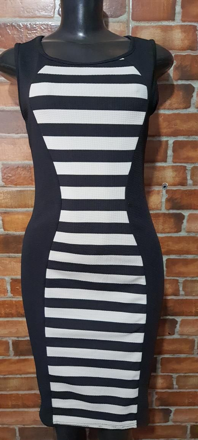 Vestido Preto Com Detalhes BrancoT/P-M