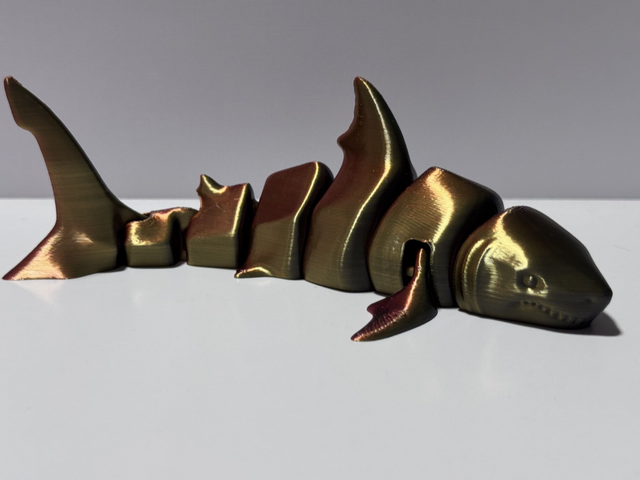 Figurine Articulée Requin 01