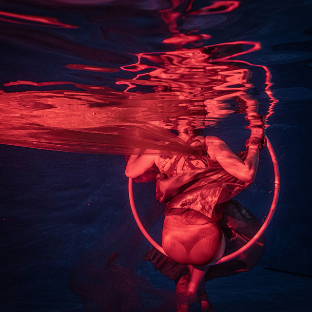 Horizon: underwater aerial dance