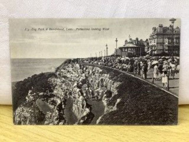 Zig-Zag Path &amp; Bandstand, Leas, Folkestone looking West, Vintage unbranded postcard Our Ref no. R221 £2.25