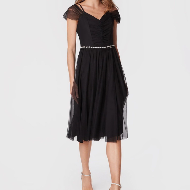 30594890 - Abito Rinascimento in tulle Eleganza da sogno con scollo a cuore