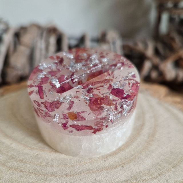 Ring Holder Red Rose Petal and White Round Single Slot