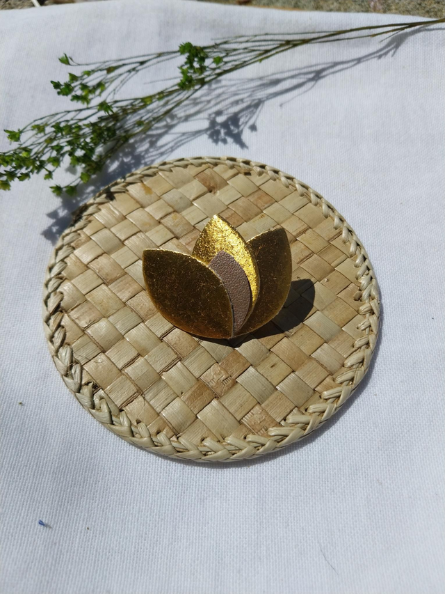 Pin's en matières végétales d'ananas 