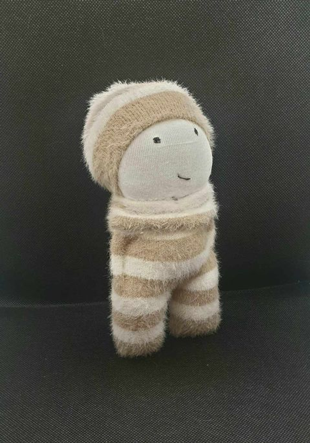 Doudou-chaussette poilu rayé beige et crème