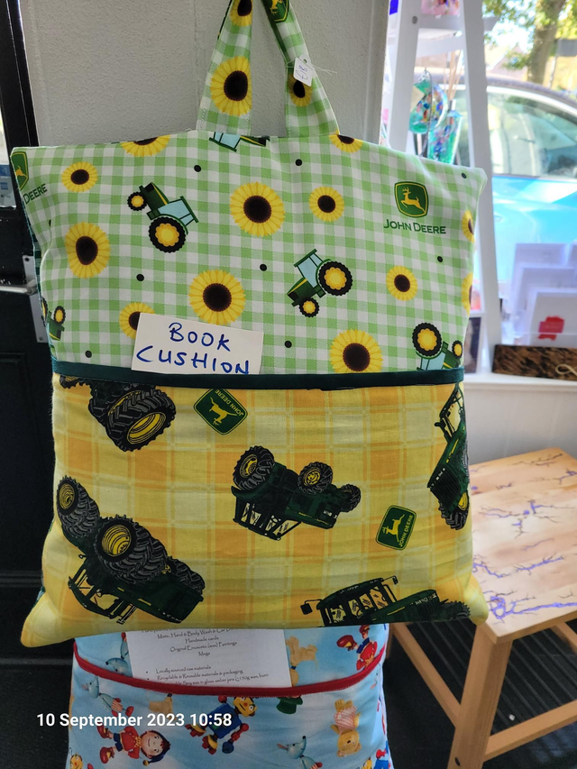 Book / kindle pillow