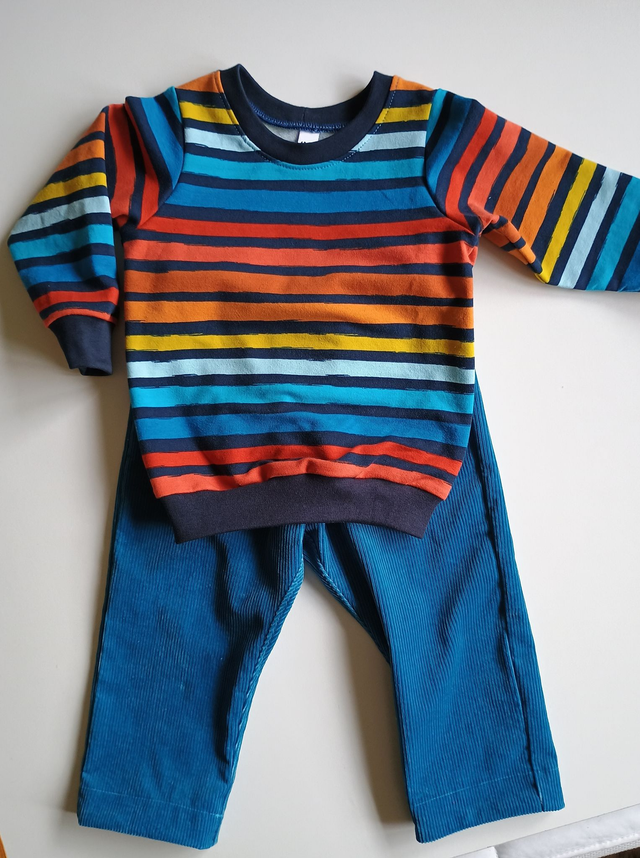Top and corduroy trousers - 18 mth (86 cm).   Dark stripes