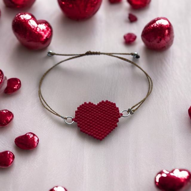 Bracelet motif coeur rouge