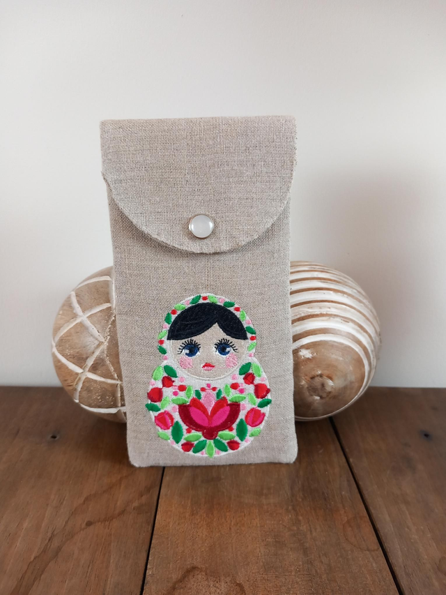 Étui à lunettes ou pochette téléphone lin brodé &quot;Babouchka&quot;