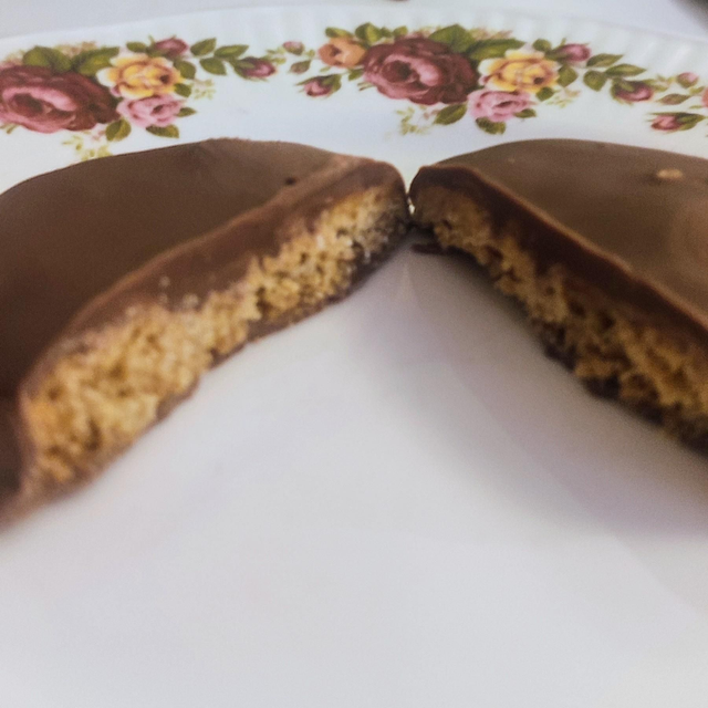 Ginger biscuits (dark choc) x4