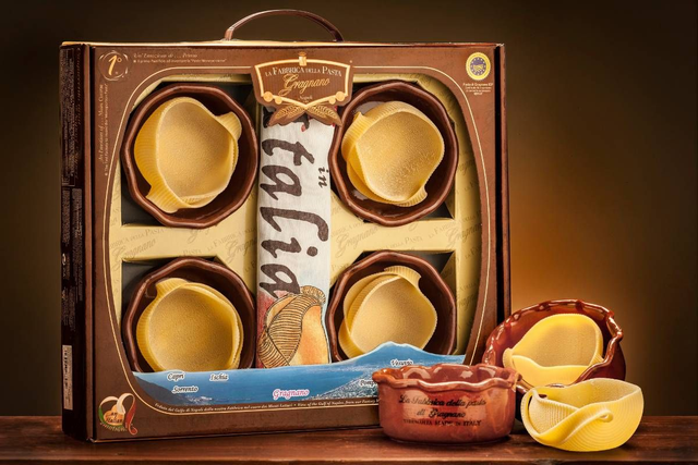 La Caccavella con terrine miele - La Fabbrica della Pasta di Gragnano