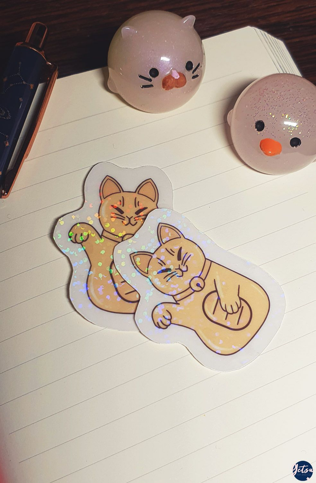 Sticker maneki neko transparent et holographique