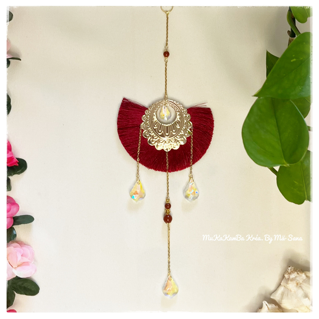 Attrape-soleil pompon – acier doré & pierres naturelles