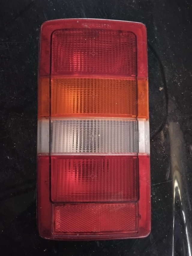 Feu arrière gauche Renault trafic 1