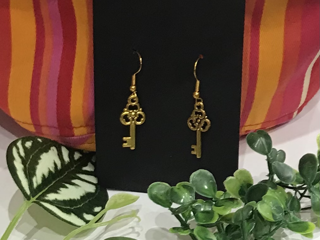 Gold Coloured Dangling - GCD25