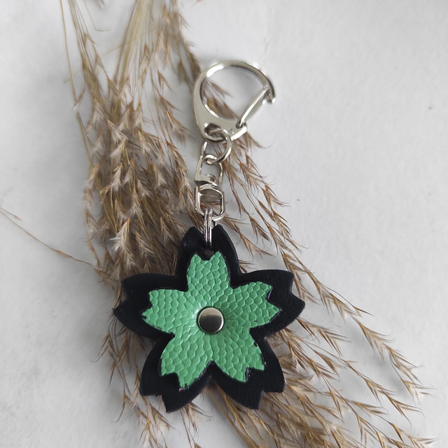 Porte clés fleur en cuir 
