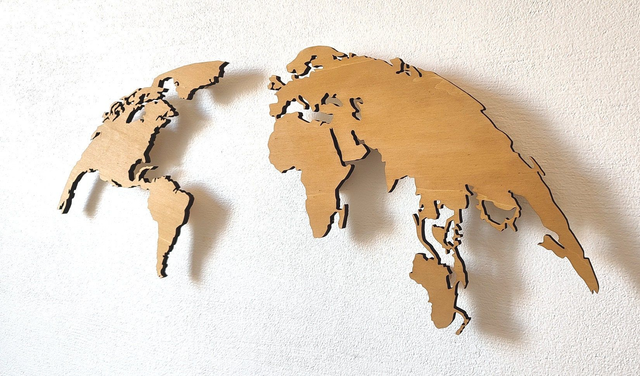 M01 – Carte du Monde Design – Décoration Murale Voyage – Carte en Demi-Cercle