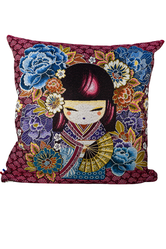 Coussin « Kokeshi Élégance Florale » – L’Art du Japon Traditionnel dans votre Intérieur