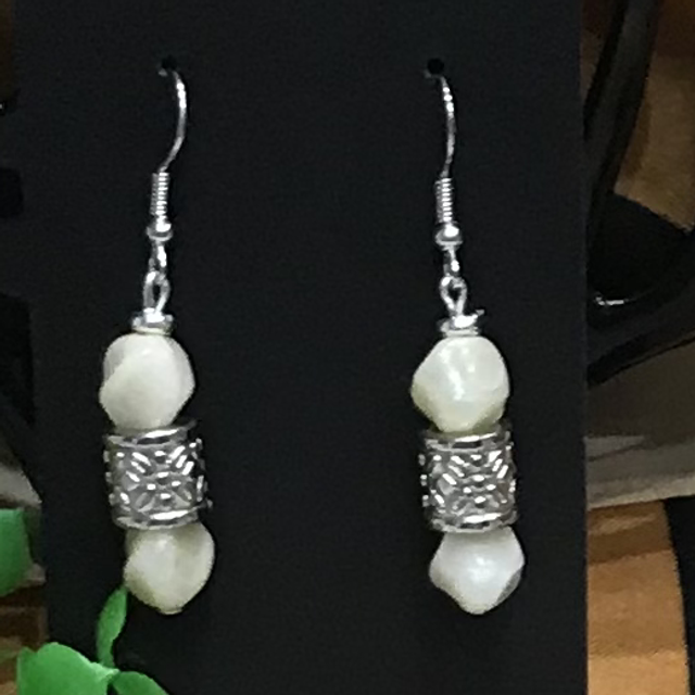 Cream/Silver Dangling Earrings- CSD1003