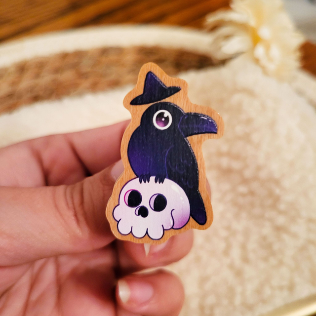 pin's en bois Corbeau