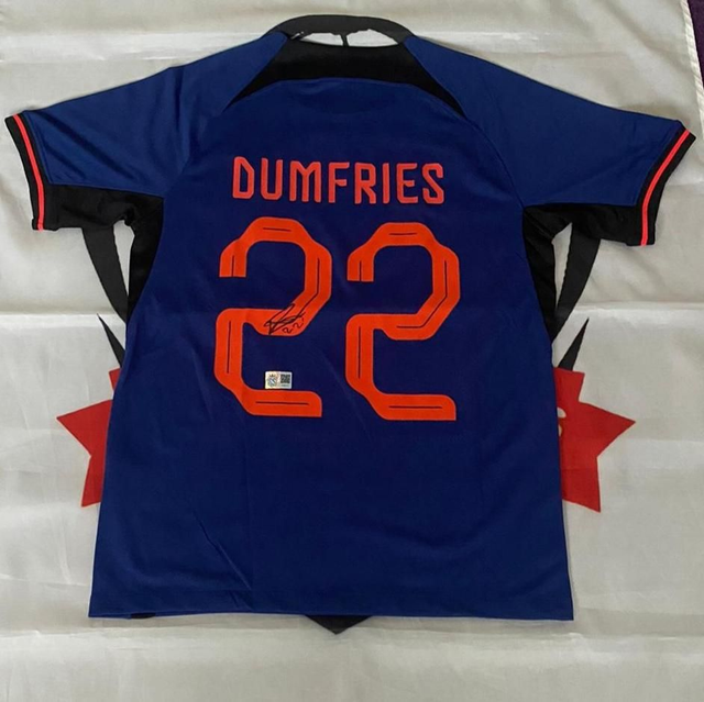 Gesigneerd Nederlands Elftalshirt van Denzel Dumfries!