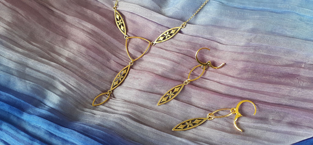 Ensemble doré Mailles filigranes, Collier &amp; Boucles d'oreilles pendantes