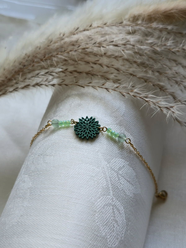Bracelet "Fleur d’Éclat" - Vert métal & Chaine couleur doré
