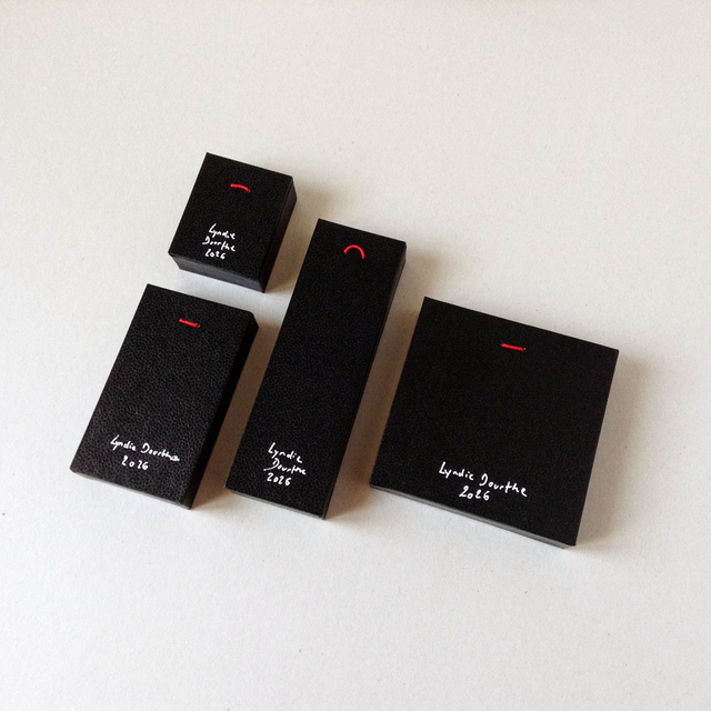 Dame à la plante grimpante