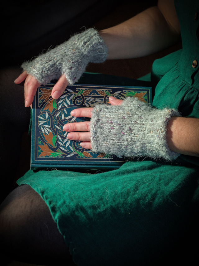 Mitaines grise bouclés et confettis