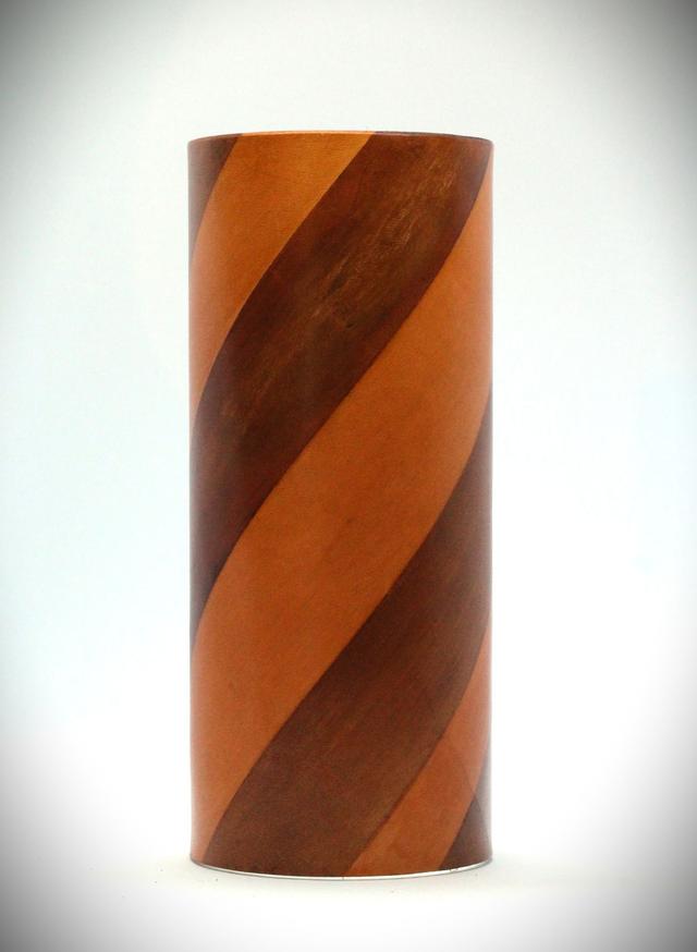 VASE EN VERRE ET CUIR