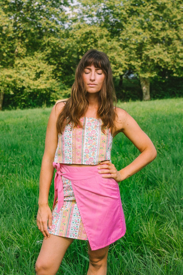 Jupe courte rose et fleurs - Horizon