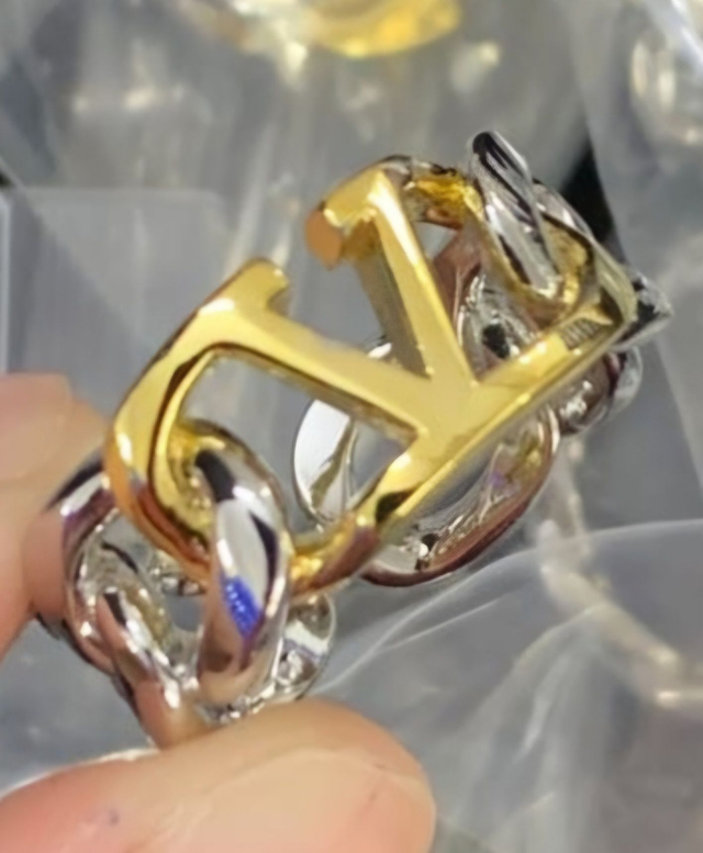Bague V doré et argent