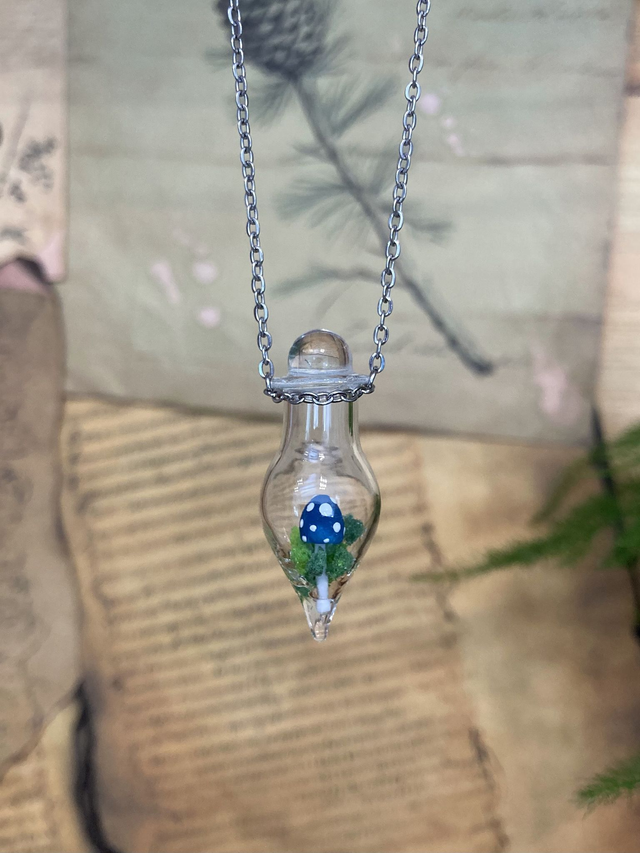 Pendentif amanite bleu