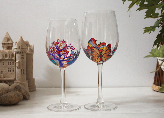 Verres à vin en cristal "Papillons multicolores" - peints à la main, signés et numérotés