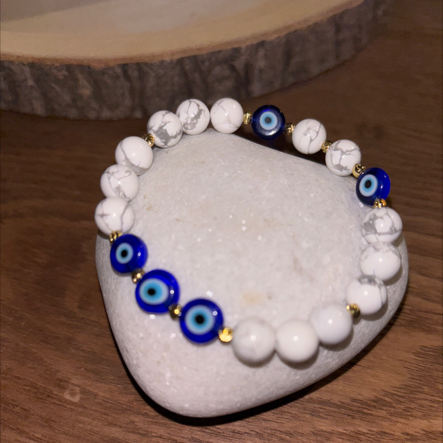 T9 Bracelet « céleste » pierre howlite œil bleue 
